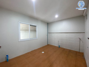 *****ทาวน์เฮ้าส์มือสอง โครงการ บัวทองธานี พาร์ควิลล์ 12 กาญจนาภิเษก หลังมุม! บนเนื้อที่ 28 ตร.ว. ฟังก์ชัน 3 ห้องนอน 2 ห้องน้ำ 1 ที่จอดรถ แถมฟรี! เครื่องปรับอากาศ เครื่องทำน้ำอุ่น ไม่เคยเข้าอยู่ ใกล้เซ็นทรัลเวสต์เกต เพียง 5 นาทีก็ถึงรถไฟฟ้าสายสีม่วง "สถานีบางพลู"